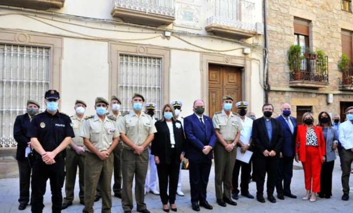 PlataformaMill1's tweet photo. LINARES #homenajeó el pasado 5 de Octubre al #Linarense TENIENTE D. JESÚS OCHOA OLALLA en el #Centenario de su MUERTE HEROICA en la #GuerraDeMarruecos entregando su vida por la Patria. ¡¡HONOR y GLORIA A LOS CAÍDOS POR ESPAÑA!!🇪🇦 https://t.co/21H7xr7ti4 https://t.co/WFTImX9zYa