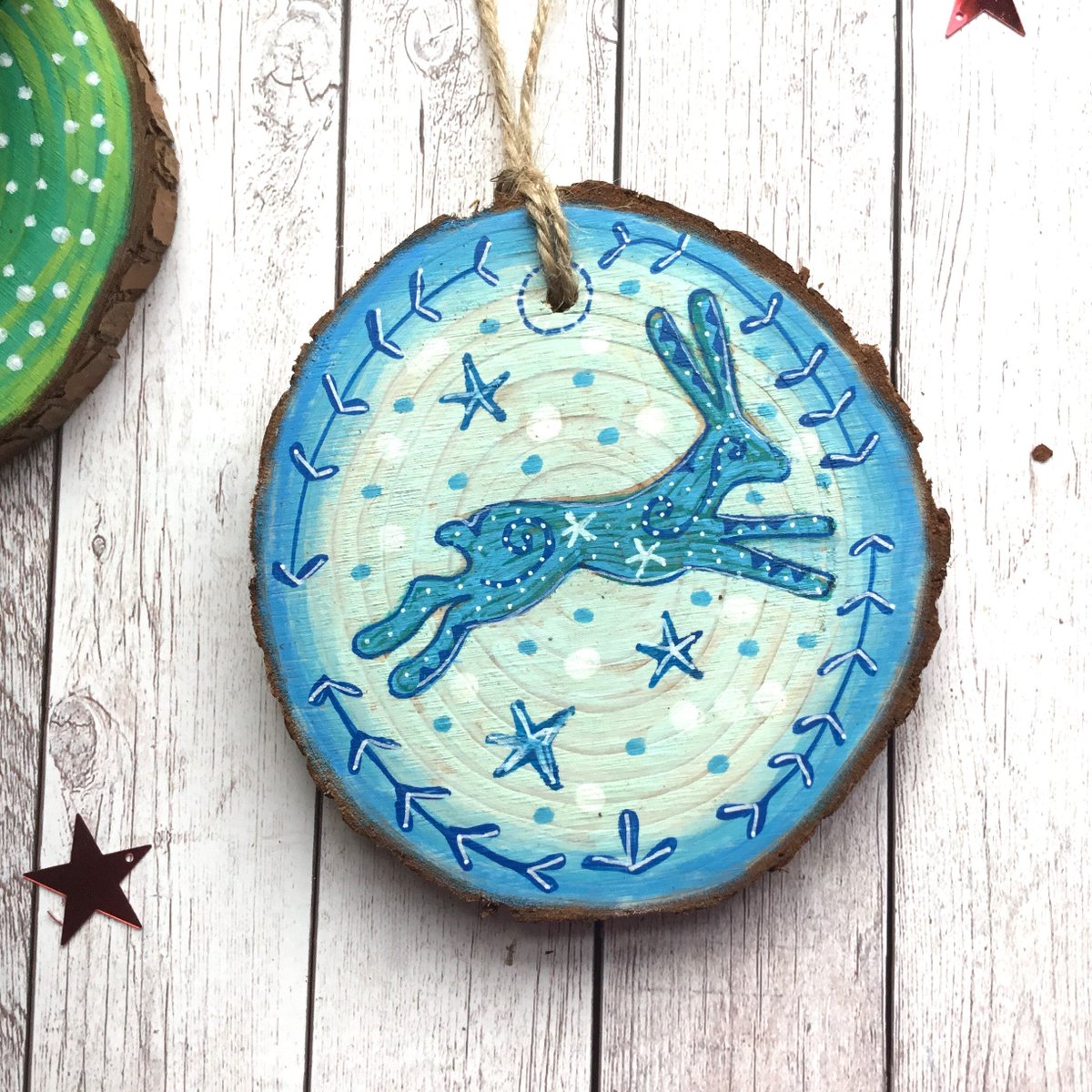 buck_lj's tweet photo. Leaping Hare Ornament, Christmas Wood Slice, Hare Decorations, Wood Wall Art, Home Decor, Woodland Hare, Gift For Hare Lover, New Home Gift. https://t.co/kOjdzCIJGr #Slumbermonkey #Etsy #GiftForBestFriend https://t.co/COmDsYrq64