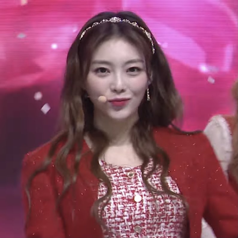 haneulzones's tweet photo. missing her so much https://t.co/znW0dJAF6Y