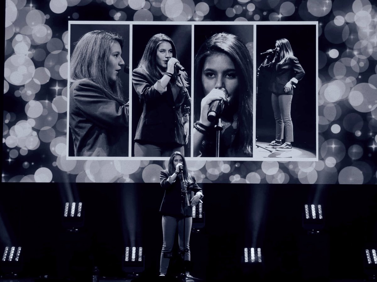 LalyKimchante's tweet photo. Chanter au Dôme de Marseille ❤🤩
#dome #Marseille #quartiersenlettrescapitales #concert #chanteuse #thevoicekids https://t.co/Hf0uIn6Roj