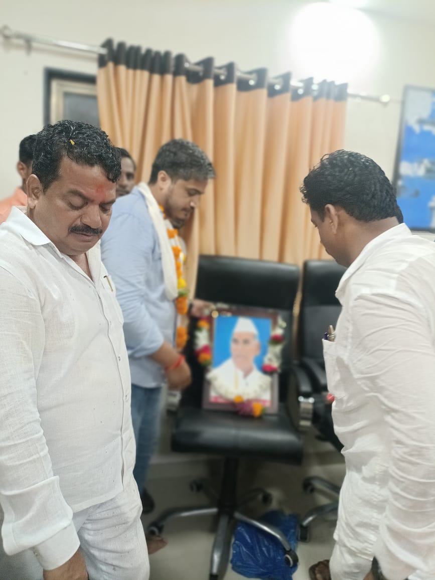 BDbangar2's tweet photo. आज हिंगोली राष्ट्रवादी काँग्रेस पार्टी चे नेते,आमदार रोहित दादा पवार, आ,राजु भैय्या नवघरे, जिल्हाअध्यक्ष दिलीप चव्हाण, जिल्हा सरचिटणीस बि.डी.बांगर, नगरसेवक, जगजीत खुराणा,जावेद राज स्व,पंडीतराव (आण्णा ) मुंडे यांच्या पुण्यतिथीनिमित्त,आदरांजली वाहीली
Dhanjay munde 
Rohit dada pawar https://t.co/941HdvDhjB