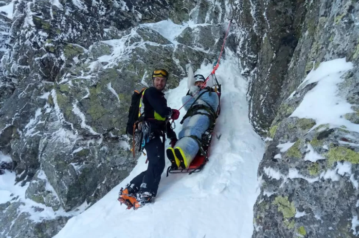 Gendarmerie's tweet photo. #Anniversaire 🎂 6⃣0⃣ans de secourisme pour le #PGHM du #Versoud en #Isère !
😀❄️ L'occasion de découvrir 6 décennies de secours marquants pour les #gendarmes de ce peloton de gendarmerie de haute montagne ! 👇
https://t.co/XxhxA3XoYy https://t.co/fTY31UkowC