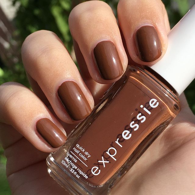 essie's tweet image. grab your #coldbrewcrew and get ready to roll, because this polish dries in only a minute! 🤎 @nailpolishforall
