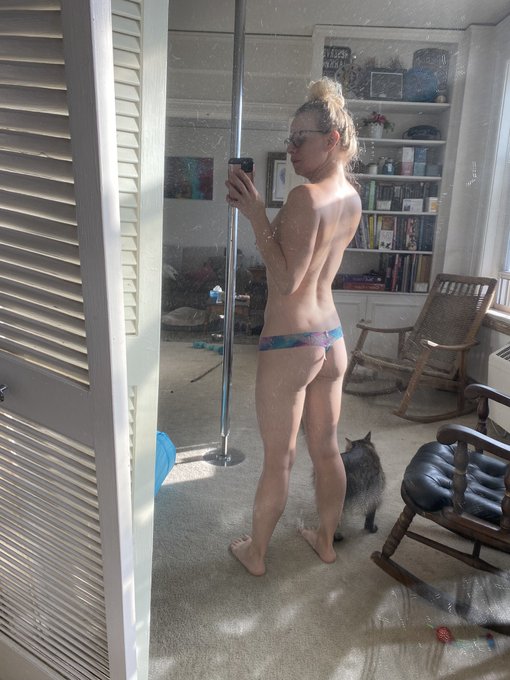 Standing tall on a Sunday ✨ https://t.co/hbpjAlR7G4<a href="/tag/happyeaster"class="tags"><span>#happyeaster</span></a><a href="/tag/easterbunny"class="tags"><span>#easterbunny</span></a><a href="/tag/happyeaster2021"class="tags"><span>#happyeaster2021</span></a><a href="/tag/b"class="tags"><span>#b</span></a>