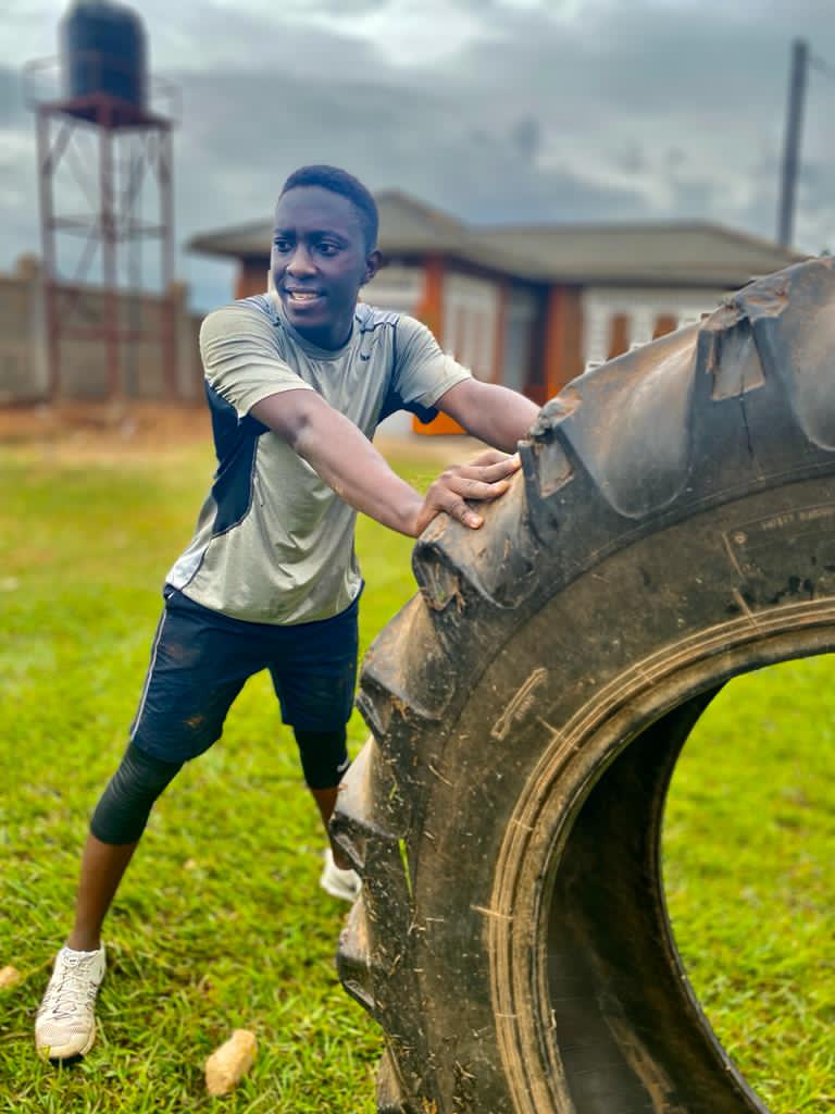 Anyone here to roll the Tyre with me? #SundayWorkout💪🏽