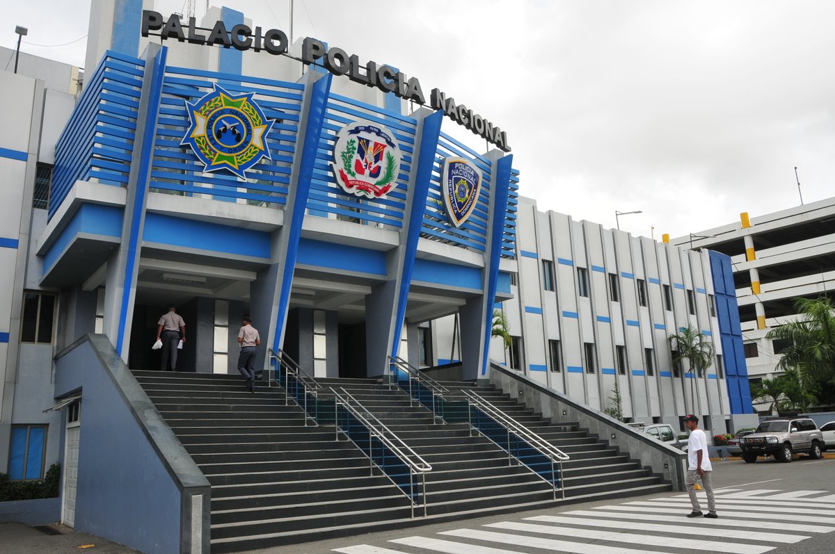 #LaRepúblicaLD l Luis Abinader destituye a Edward Sánchez González y designa a Eduardo Alberto Then como director de la Policía Nacional 

Dale clic  listindiario.com/la-republica/2…

#ListínDiario