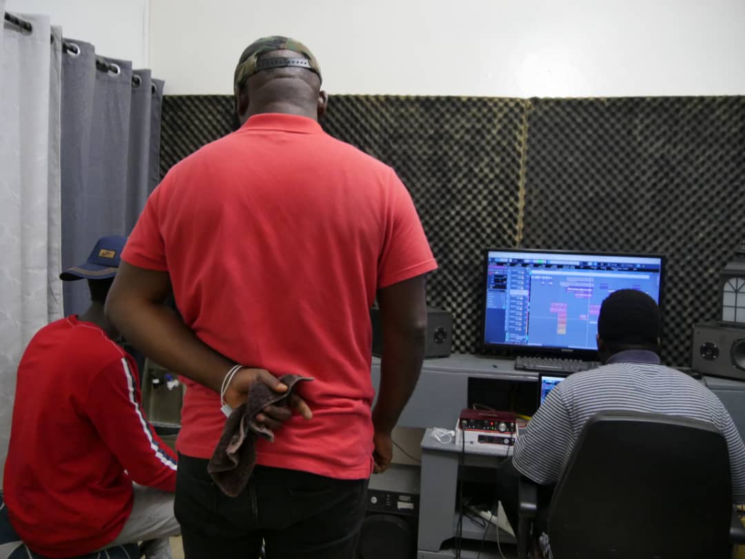 stardegee's tweet photo. In the studio with @mawake .....cooking something wicked🔥🔥🔥
#Zoundeffect Recordz https://t.co/7b6EGUVCuJ