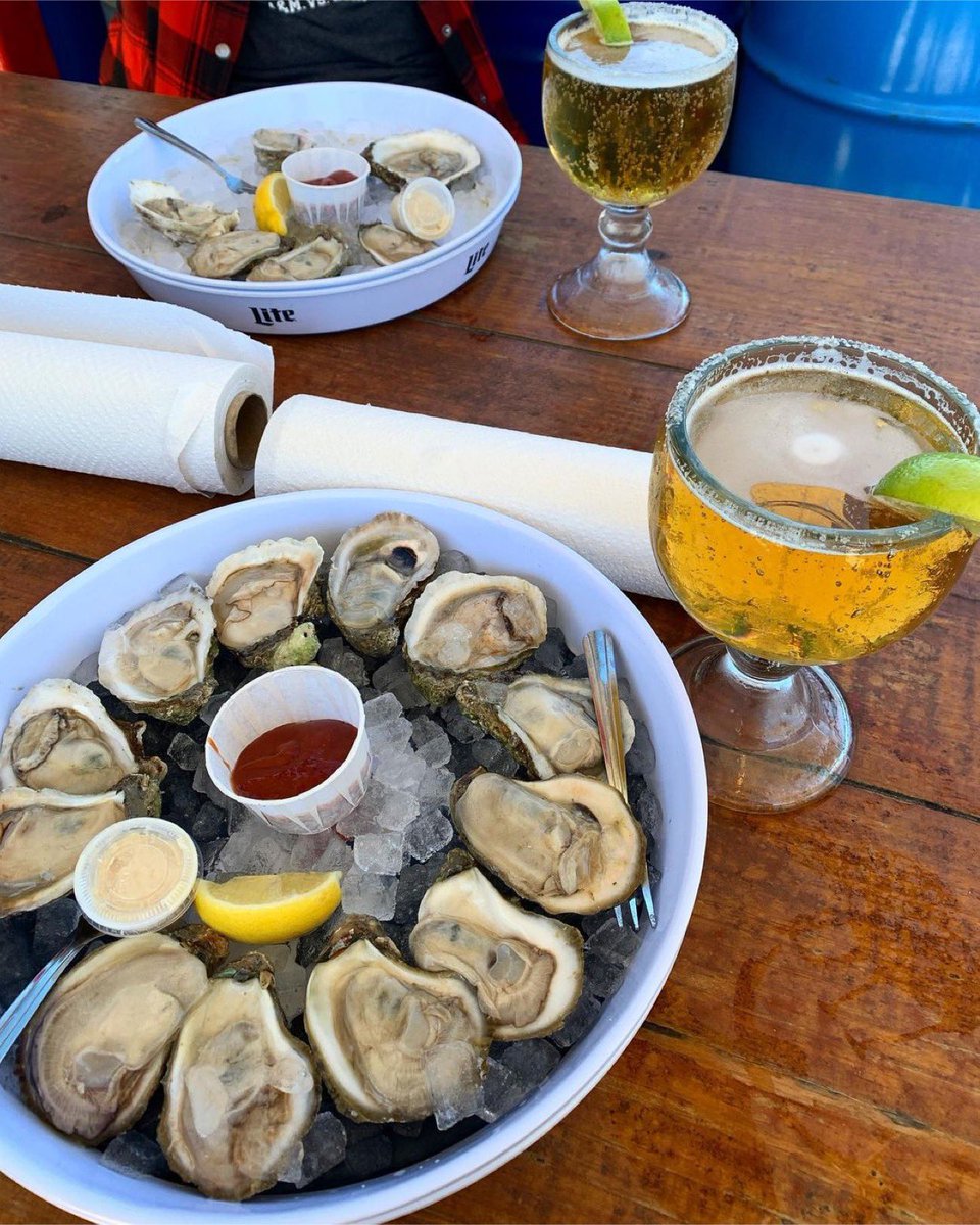 FlyingFishFood's tweet photo. Nothing goes better with beer than $1 OYSTERS ON THE HALF SHELL AT FLYING FISH! ALL DAY! ⁣
⁣
📸: foodieclaudia⁣ (IG)
⁣
#flyingfish #oysters #shuckem #shuckit #teamhavingfun #teamhavingfish #sundayfunday @MikeSirois @GreatDonovan https://t.co/HMaqgT8OAL