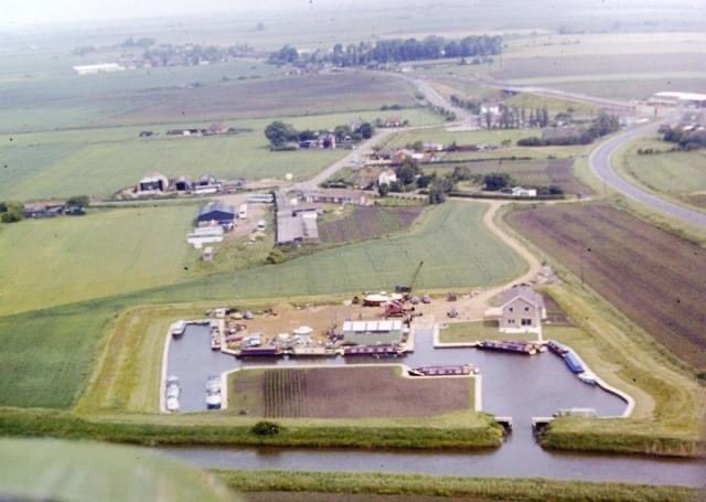FoxNarrowBoats's tweet photo. Looking back to 1981 shortly after the marina opened #inlandboating #middlelevelnavigation #Cambridgeshire https://t.co/a7lUzFtJIz