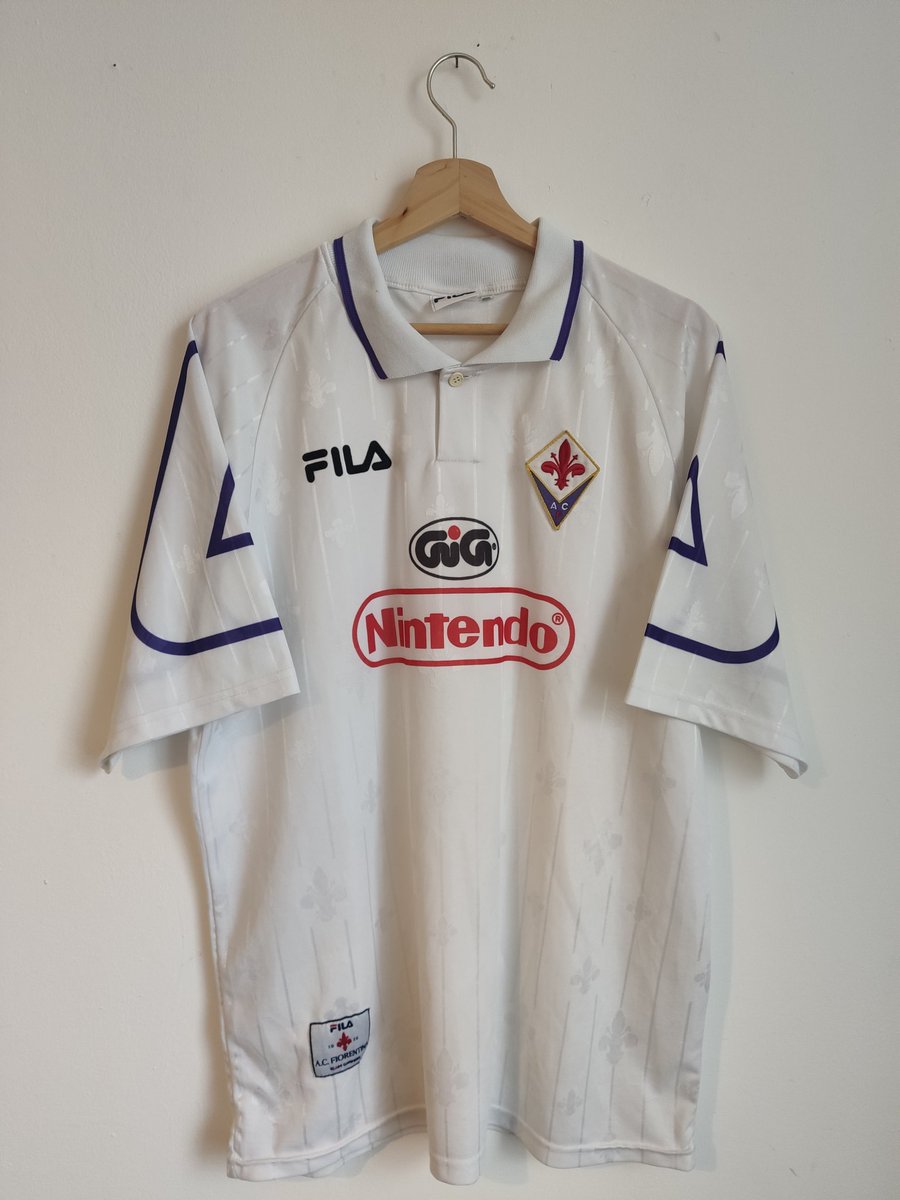 🎉 GIVEAWAY 🎉 To celebrate my websites 1 year birthday, I'll be giving away this original Fiorentina 97/98 Away shirt! To enter all you have to do is: - Follow @elclasicokits - Retweet this tweet Winner announced on the birthday of my site, the 1st November 2021! #Giveaway