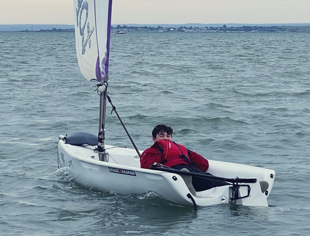 3rdChalkwellBay's tweet photo. #SeaScouts out on the water today, getting everything they can out of the end of the sailing season.
#Sailing #RSQuest #Scouts #LeighOnSea #Explorers https://t.co/jdY04crctj