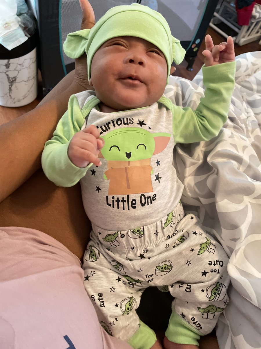 ObsessedTeach's tweet photo. @ValerieSalter5 Gotta start the Star Wars obsession early. #MaytheForceBeWithYou #LittleO https://t.co/XULyWLO5t6