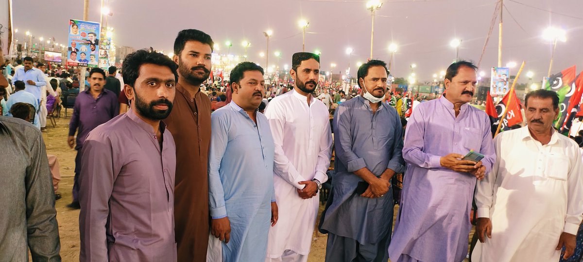 qaisar_panhwar1's tweet photo. پاکستان پیپلز پارٹی ایم پی اے ماتلی کوآرڈینیٹر سردار محمد صالح ھالیپوٹو، سٹی ماتلی صدر حاجی رضوان قائم خانی، ٹیم ڈاڈا محمد ھالیپوٹو باغ جناح کراچی جلسے میں موجود۔
#PS70 #Matli https://t.co/k2MmcUXoSP