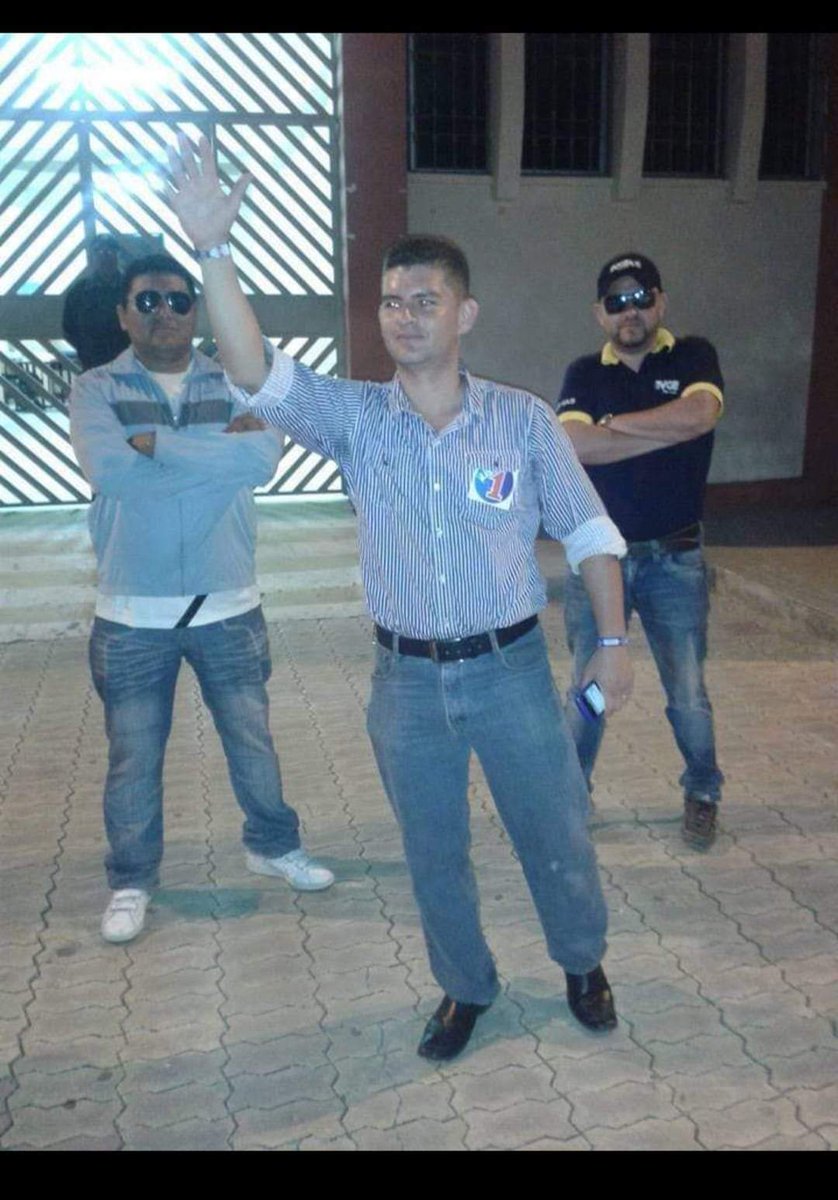 UlisesCarofilis's tweet photo. Que vas a saber tú de ser candidato si nunca tuviste entre tu seguridad agentes de la "Sayeret Matkal" (fuerza élite ejército Isrraelí) 😂👏😁.
Recuerdos año 2014 en mí 1er periodo (2014-2016) al mando del gremio de profesionales FACCI, éramos 1296 empadronados en ese tiempo. https://t.co/bSXsGbvk6N
