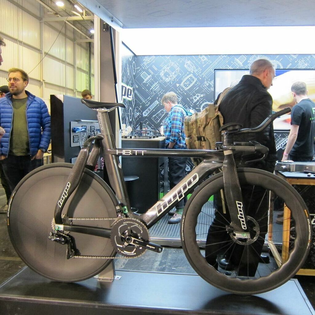 velolovecc's tweet photo. Even I could go fast on these @hopetech bikes @bespokeduk. British cutting edge technology 👍 #hopetech #hopetechnology #cycling #britishcycling #cycle #jasonkenny #trackcycling #cyclinglife #velolove https://t.co/0IvHoFAKyb https://t.co/EgDKlnx6zT