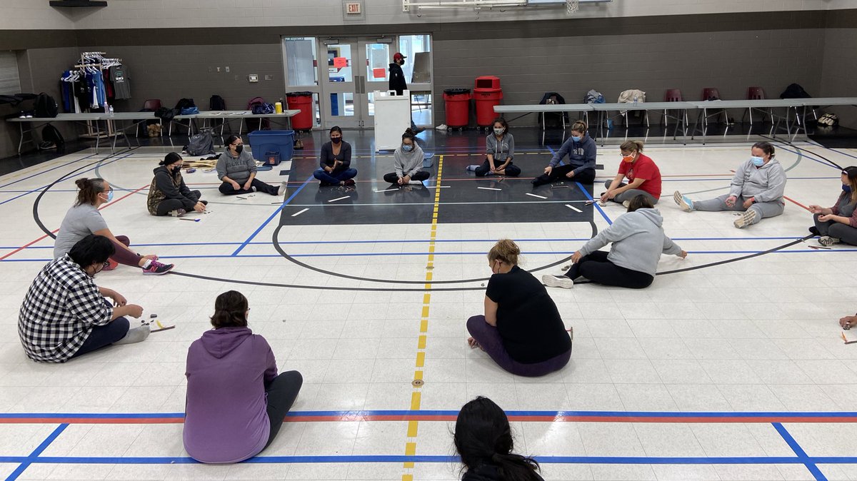 gabeandrews81's tweet photo. Had one of the best guest speakers @JAndrews1979 come into my KHS 139 class to discuss #INDIGENOUS #pedagogy in #physed #nsitep @gdins_org @UofRegina students had a blast @phe_sask @PHECanada https://t.co/OU0G9lsyvh