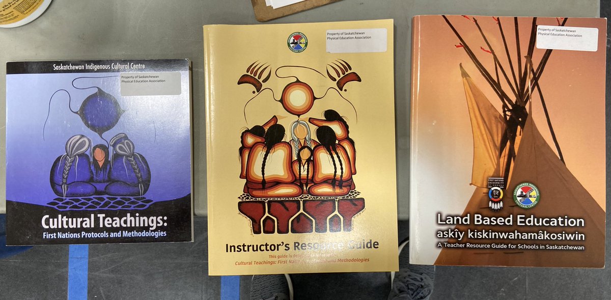gabeandrews81's tweet photo. Had one of the best guest speakers @JAndrews1979 come into my KHS 139 class to discuss #INDIGENOUS #pedagogy in #physed #nsitep @gdins_org @UofRegina students had a blast @phe_sask @PHECanada https://t.co/OU0G9lsyvh