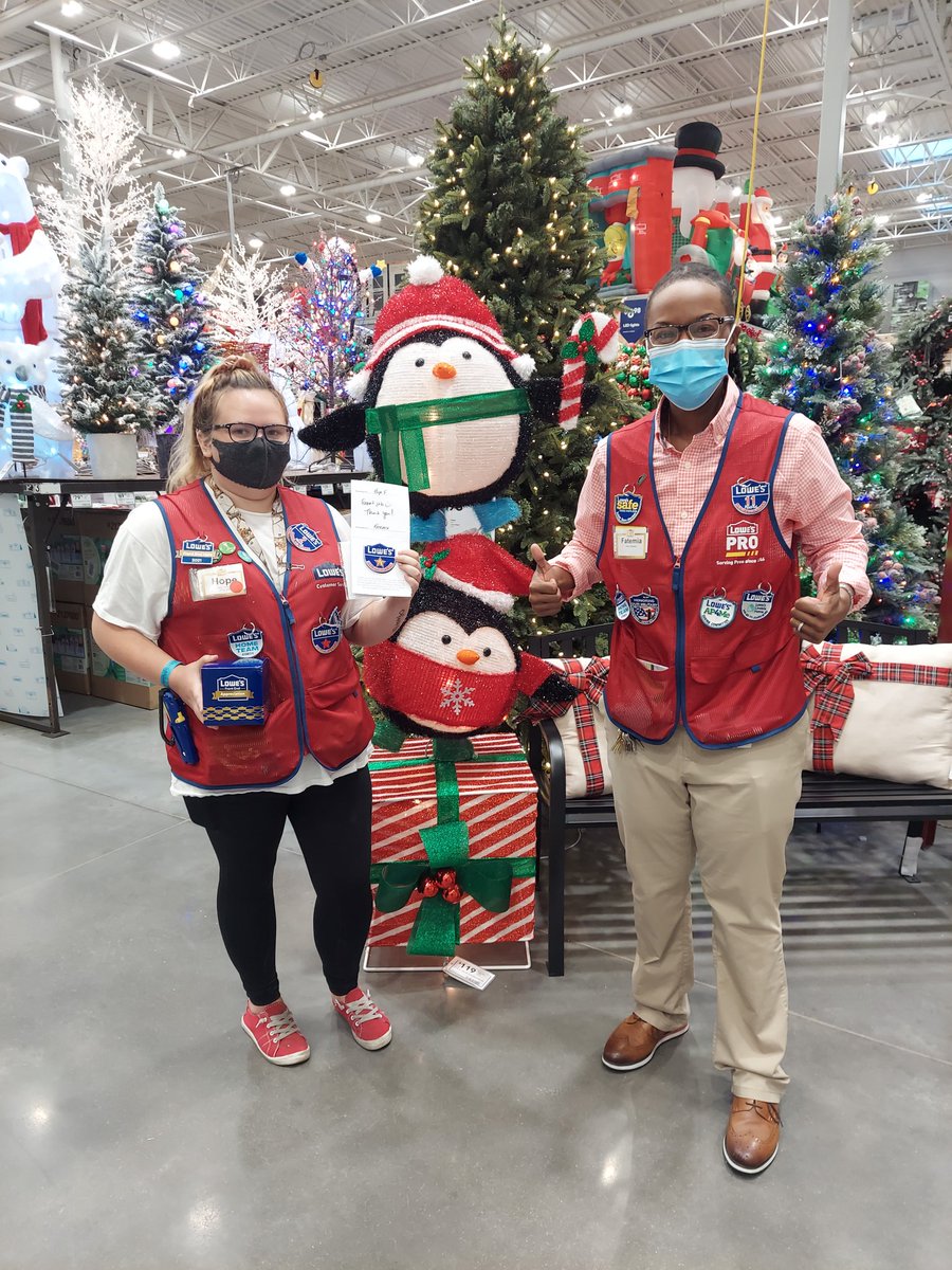 lowes2572's tweet photo. Front End Appreciation month!! Pictured here are 2 of our Front End Heroes💫 Hope &amp; Sydney are BIG part of what makes our front end, store, &amp; community great! Thank you for all you do! @FatemiaGunter @D899_RVA @BlueBoxR1 @AMiller_RVA @Jeremy43102459 @BenitoKomadina https://t.co/Aqd3oAxL0Y