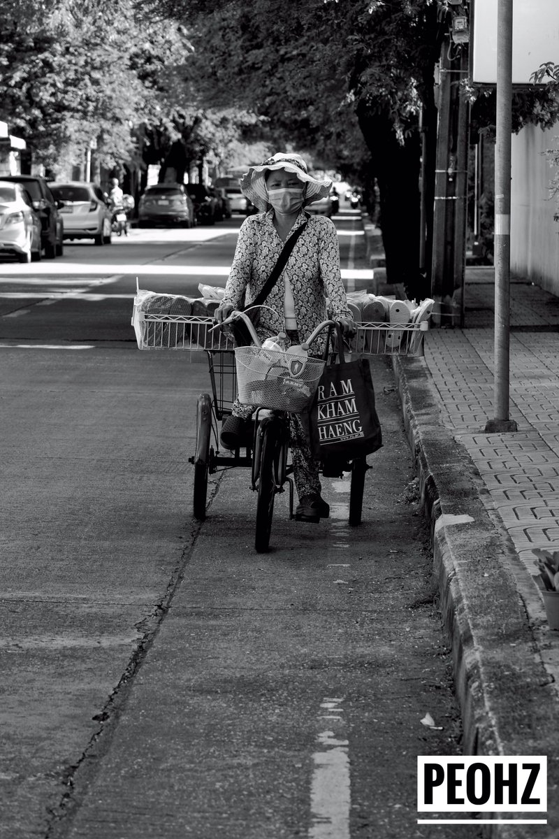 ForallDream's tweet photo. Cool moving shop 🩴
 #blackandwhite #bnw #photography #blackandwhitephotography #art #bw #photooftheday #portrait #photo  #picoftheday #artist #streetphotography #black #monochrome  #photographer #bnwphotography #nature #portraitphotography https://t.co/h6VuAzNjok