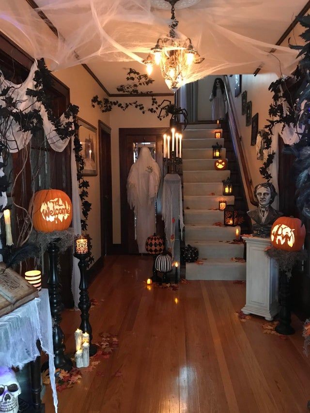 WOMANOFFATE's tweet photo. —De todos modos decoró su casa, claro con ayuda del pequeño Einar y su marido.— https://t.co/1tLKLZADoo