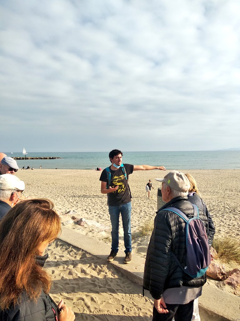 Kimiyo_asso's tweet photo. Dernière balade à l'occasion du Festival #SNORC. Morgan nous fait découvrir notre paysage de @VilledeCanet d'une autre manière.
Magnifique vue depuis l'aquarium #Oniria.
On identifie les roches, on voit l'évolution du trait de côte... https://t.co/N54VuU6c6B