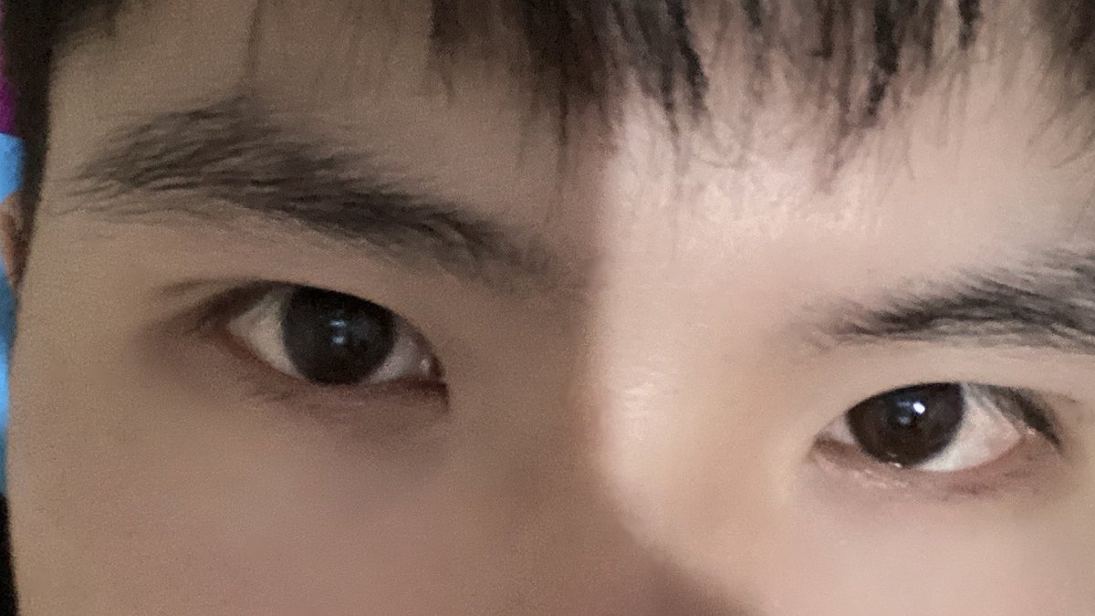 画中的你 低着头说话