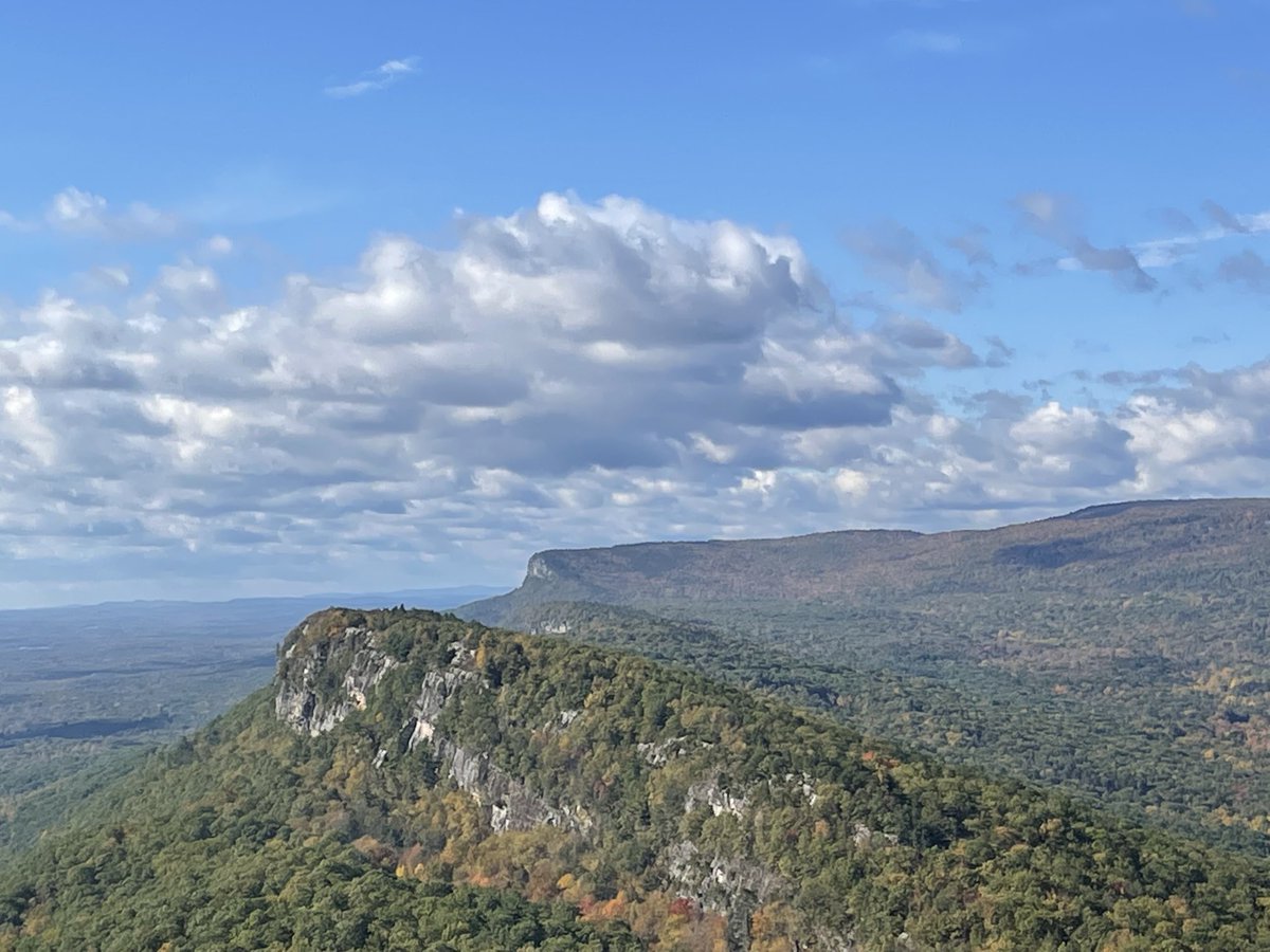 Spectacular autumn foliage starting in the #shawangunks