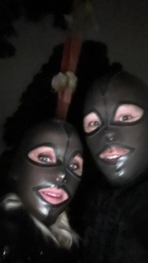 ReplicantTopaz's tweet photo. Midnight walk in latex #latex #latexcouples #rubber #rubbercouples #fetish #horny https://t.co/JQmtrfrj6k