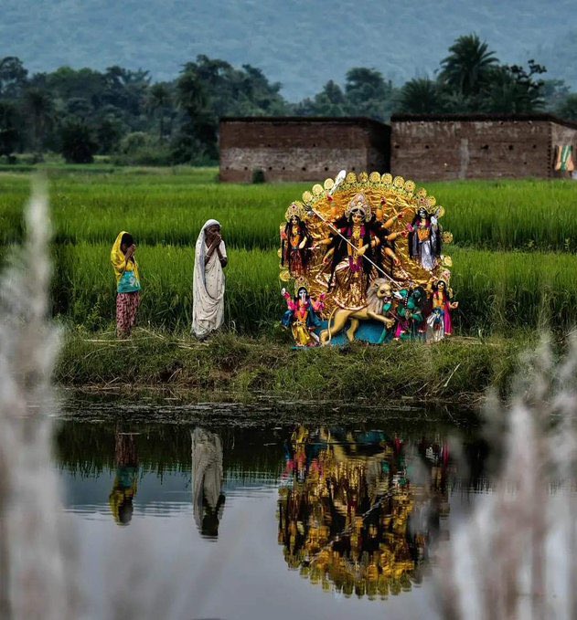 HiteshPrajapt7's tweet photo. Prayers for #Hindus in #Bangladesh  May #DurgaMaa give knowledge and understanding who are hurting the #humanity  #SaveHindus from radical mindset who are doing CRIME instead of taking LEGAL way to show their anger or oppose. Taking life of anyone is biggest CRIME. #BeGoodHuman https://t.co/VoESyGnipO
