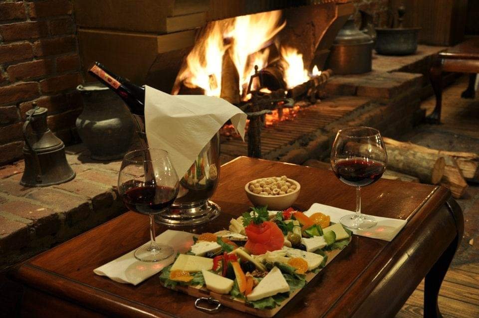 Havalar soğudu ve restaurant bölümümüzde şöminemiz yanmaya başladı. 🔥🔥🔥