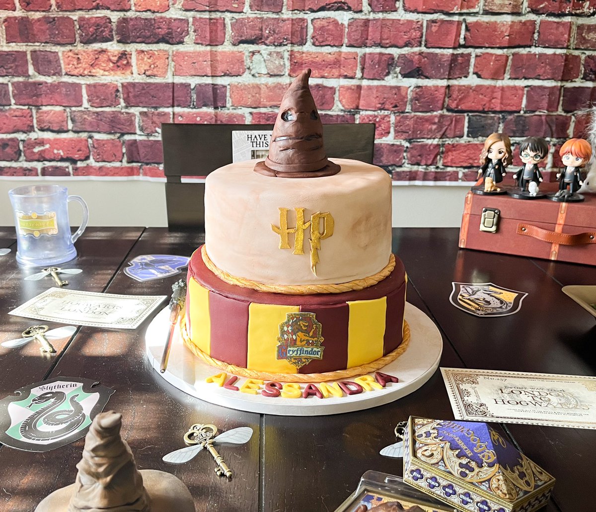 Splendid_Sweets's tweet image. Harry Potter cake