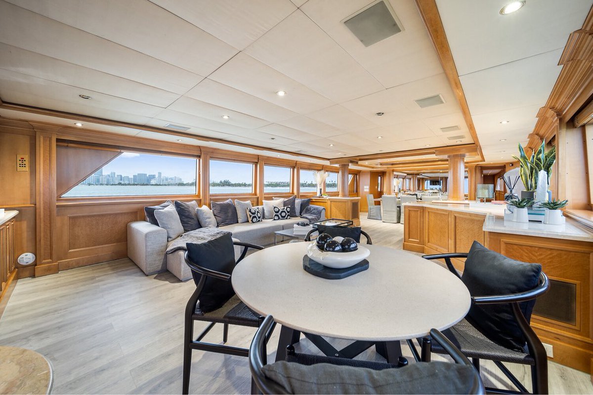 thejasminecox's tweet photo. If you’re ever in Miami &amp; need yachts &amp; jet skis contact me! I work with all budgets starting at $1,000. You won’t find a better deal guaranteed! Here’s one of our 124 foot yachts 😍 https://t.co/fe5paeL7n2
