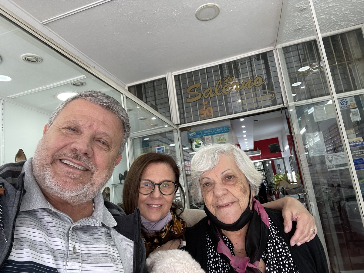 tanosalerno's tweet photo. Feliz día de la madre !! Especialmente a Rosita y Gladys !! Esta foto es de ayer , fuimos a la Zapatería a ayudarle a mi vieja que tiene 89 años y trabaja todos los días !!! https://t.co/gwPKZ7H8KK