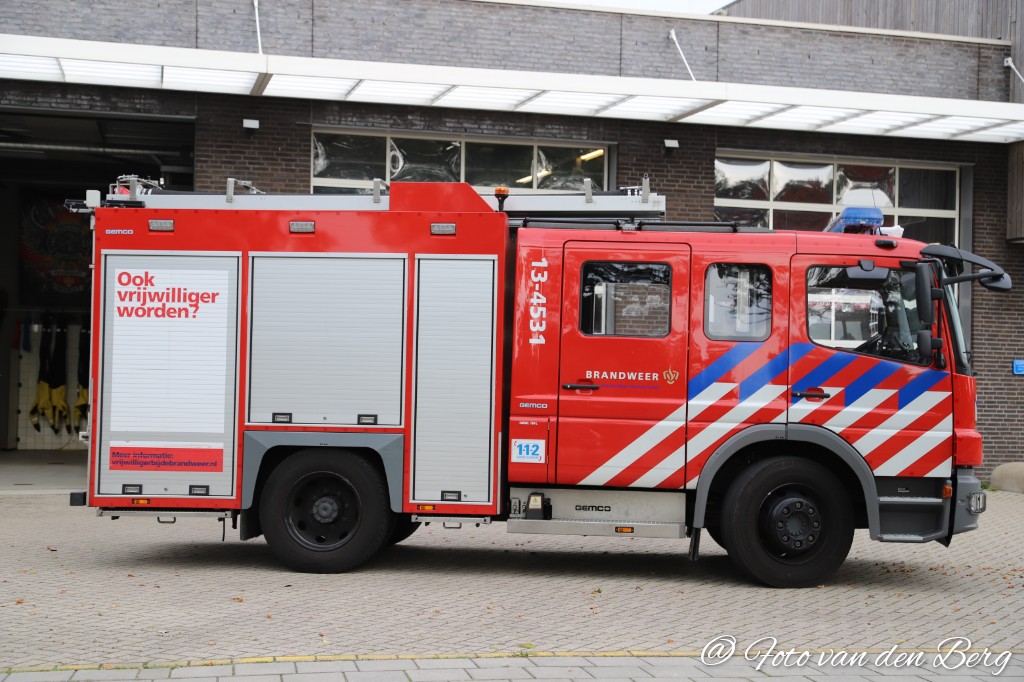 Vandaag de nieuwe tankautospuit 13-4531 Mercedes-Benz van <a href="/BrandweerWeesp/">Brandweer Weesp</a> op foto mogen zetten. 
Dit voertuig heeft voor hij naar #Weesp kwam, dienst gedaan op meerdere posten binnen Amsterdam en wordt per 1 januari 2022 ingezet als 1e tankautospuit voor de Post Weesp.
#brandweer