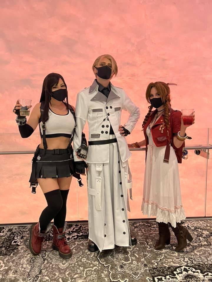 JaymaxCoser's tweet image. Had the pleasure of being accompanied by the lovely @JuiceCos and @itsdevotae last night at the @finalfantasyvii orchestra. Was a beautiful arrangement of music.
Rufus costume by @JuiceCos
Rufus wig by @Malindachan