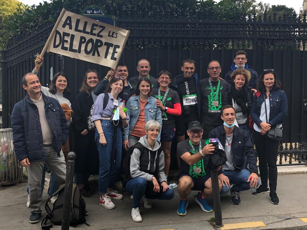oliviermog's tweet photo. Super performance de steph Céline Philippe et les autres au #marathondeparis sous les encouragements de ⁦@DelporteLouis⁩ de ⁦@BlancheDelporte⁩ de ⁦@zoedelporte⁩ et des copains. https://t.co/sqUZ0Xk5rU