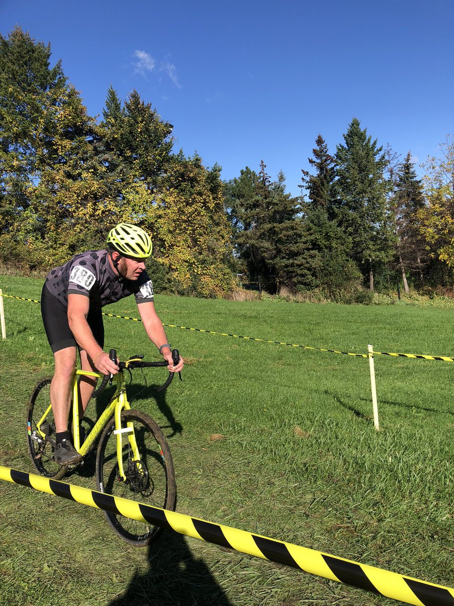 ontariocycling's tweet photo. Photos from Elite 4 men race at OCup #4 π΄ββοΈ #OCACX https://t.co/lcYD9i8FVv