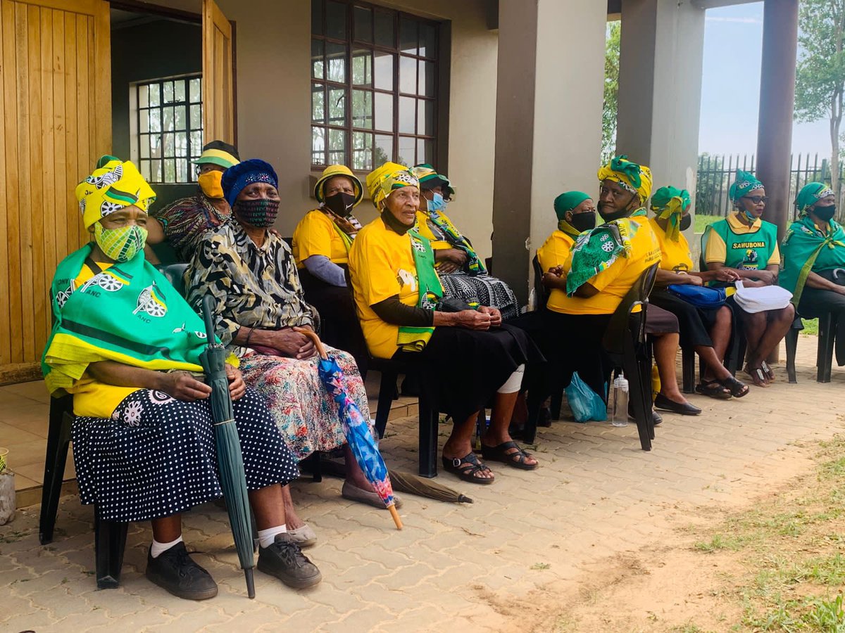 mphomoerane's tweet photo. This afternoon we were warmly welcomed by community members of Snake Park Ward 129 on our local government election trail.
#VoteANC 
#BuildingBetterCommunities https://t.co/cOSrrmeqU3