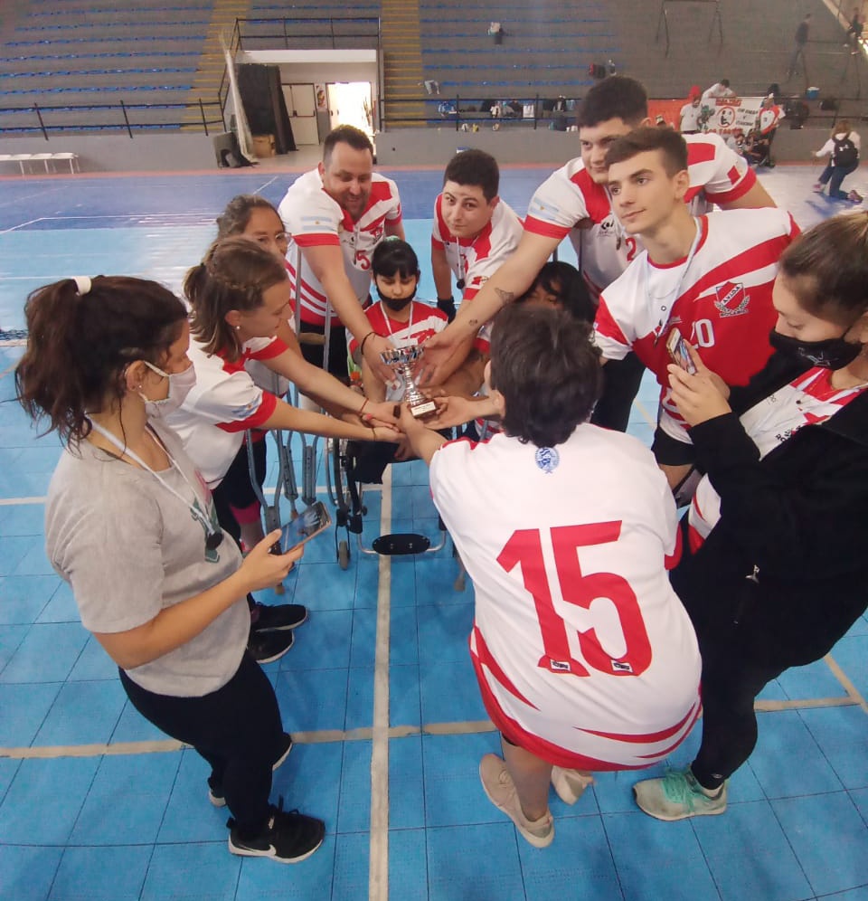 angles_melisa's tweet photo. Claro que son buenos días! Volvimos a jugar, jugamos una final y la pasamos de maravilla con el #equipofusión💥
Gracias @paravoleibolarg y @ParaDeportesOK por tan hermoso evento.

@pituDH @LuciaFiardi @Emiravaa10 siempre gracias♥️ https://t.co/fBEMOxdyin