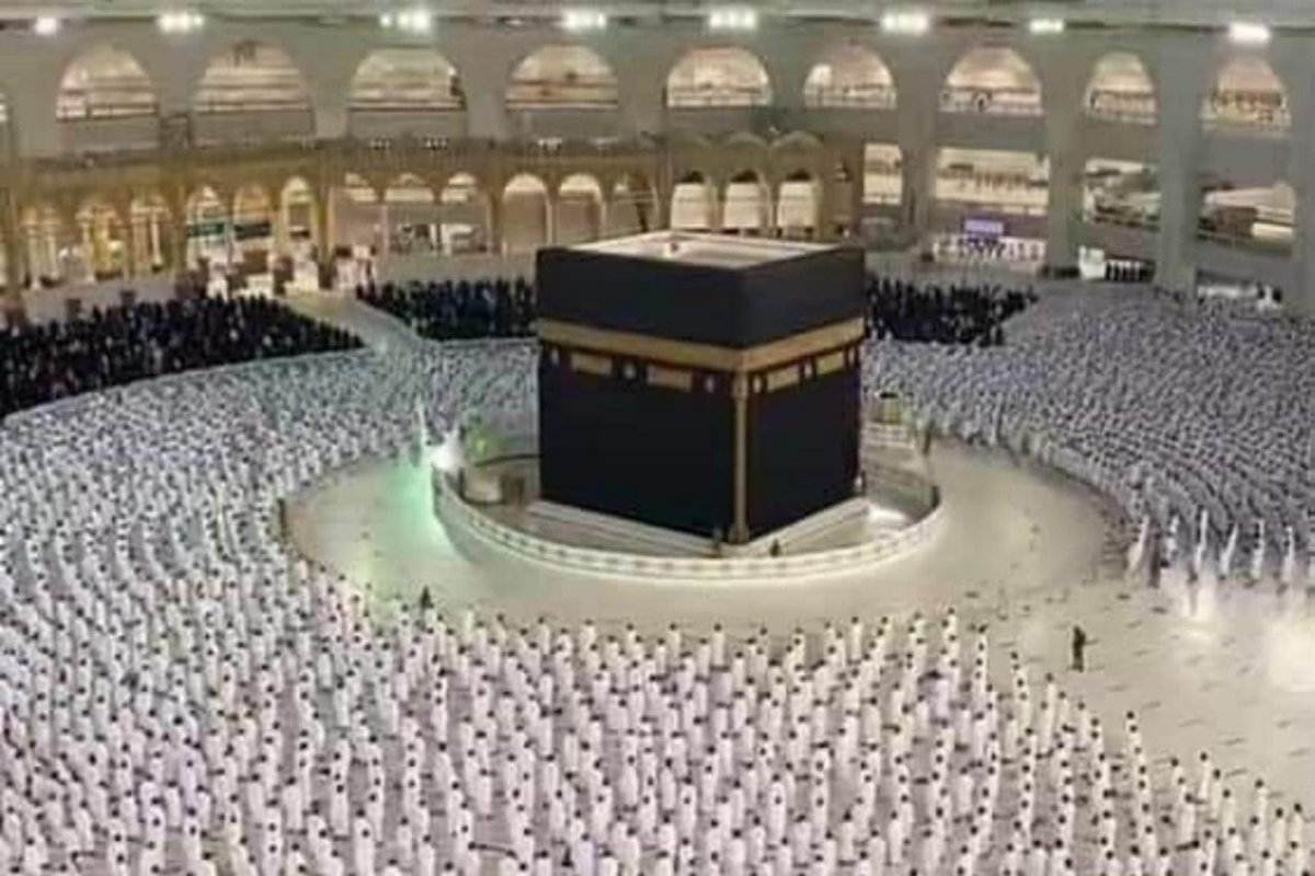 Коран в аль харам. Имам мечети Аль харам в Мекке. Мечеть Аль-харам Мекка Саудовская Аравия. Имамы мечети Аль харам 2023. Имам мечети Аль харам в Мекке 2023.