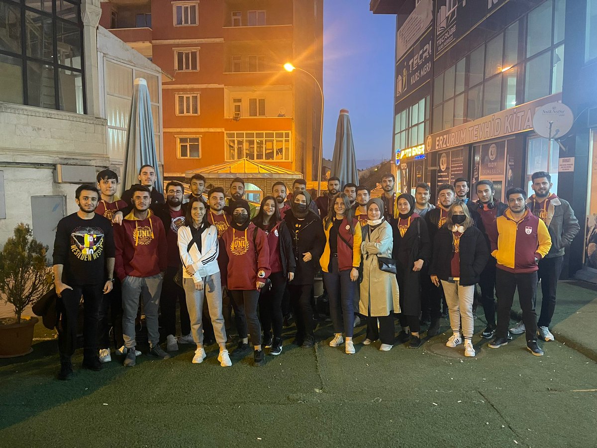 uAUNIAtaturk's tweet photo. Değerli üyelerimizle birlikte GALATASARAY'ımızın maçını izledik.
BİRİZ BERABERİZ !
#ultrAslanUNI https://t.co/yeluzENAmJ