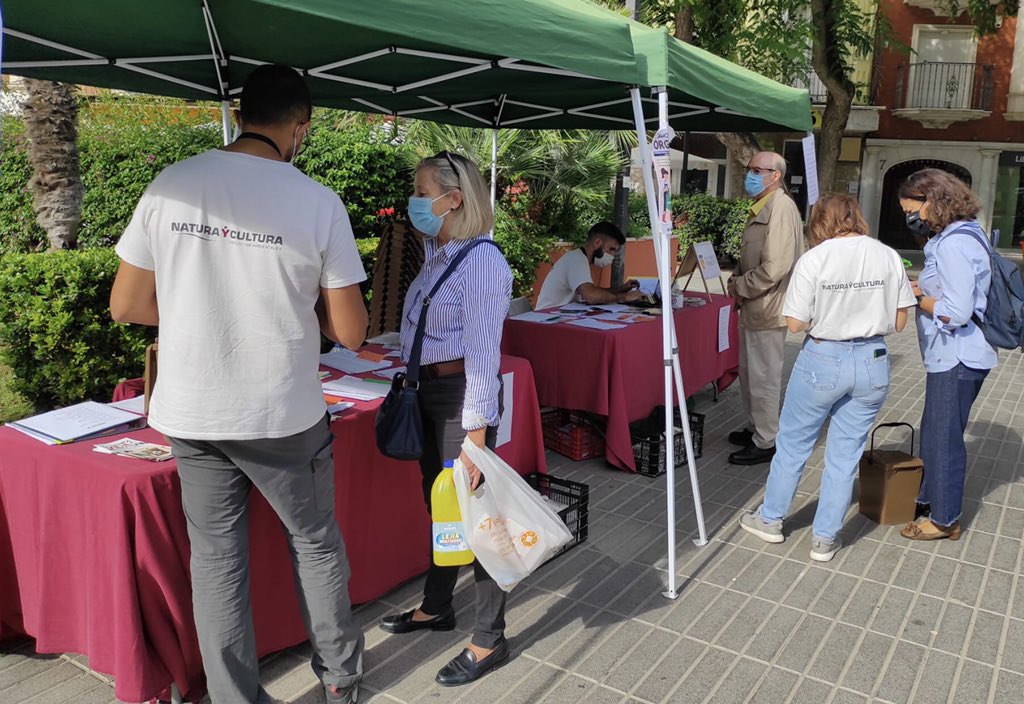 NaturayCultura2's tweet photo. Recuperando #RSU con la campaña del @Aj_Torrent #OrgánicaTorrent ya llevamos +1000 domicilios participantes #EducaciónAmbiental “Damos vida a la orgánica” https://t.co/MiFDAbvytm