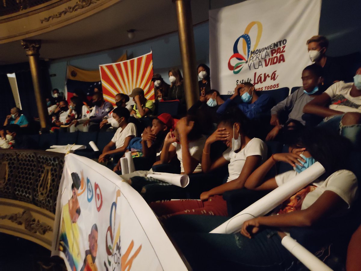 MPV_Lara's tweet photo. #17Oct El estado #Lara dice presente en la Juramentación del Comando de Campaña del Movimiento por la Paz y la Vida, junto a @vargas_mimou.

Juntos y juntas nos preparamos para el #21N
@AdolfoP_Oficial @PartidoPSUV
@ErikaPSUV @dcabellor @Miguelangel_gch
#LaVerdadSiempreTriunfa https://t.co/xgKdqcGOKS