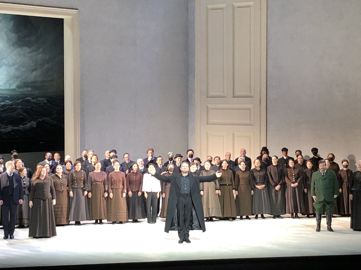 vtguillemin's tweet photo. Ma 1ere production vue à #Bastille (avec Conlon, puis Tate) @operadeparis
#DerFliegendeHolländer sauvé des eaux par le Hollandais, #Konieczny, dont les graves sombres surpassent ceux profonds mais hors style de #Groissböck. #Merbeth a perdu, mais ça reste du bon répertoire 🗺🌊 https://t.co/5ufafISXTx