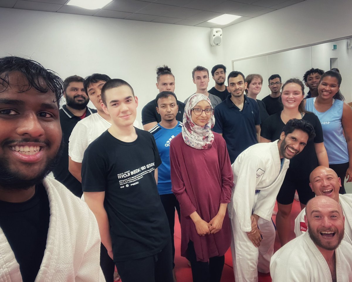 tjjf_chair's tweet photo. It’s #SundaySelfie with #TeamAston 💜
#Birmingham #Bhamgram #thisbham #LoveJitsu #JitsuFamily #JiuJitsu #JiuJitsuLifestyle #JiuJitsuLife #JiuJitsuForEveryone #MartialArts #SelfDefence #SelfDefense #AstonFreshers #AstonUni #AstonLife #WeAreAston https://t.co/kk2fdSVpaL
