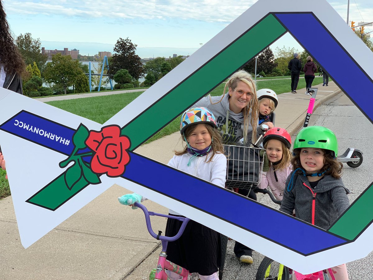 MultiCulturalCl's tweet photo. Celebrating a welcoming community for all with the #Harmony Ribbon at #OSWINDSOR.  Come tell us what Harmony means to you! #diversity #inclusion #harmonymcc https://t.co/2TPj1bWTK6