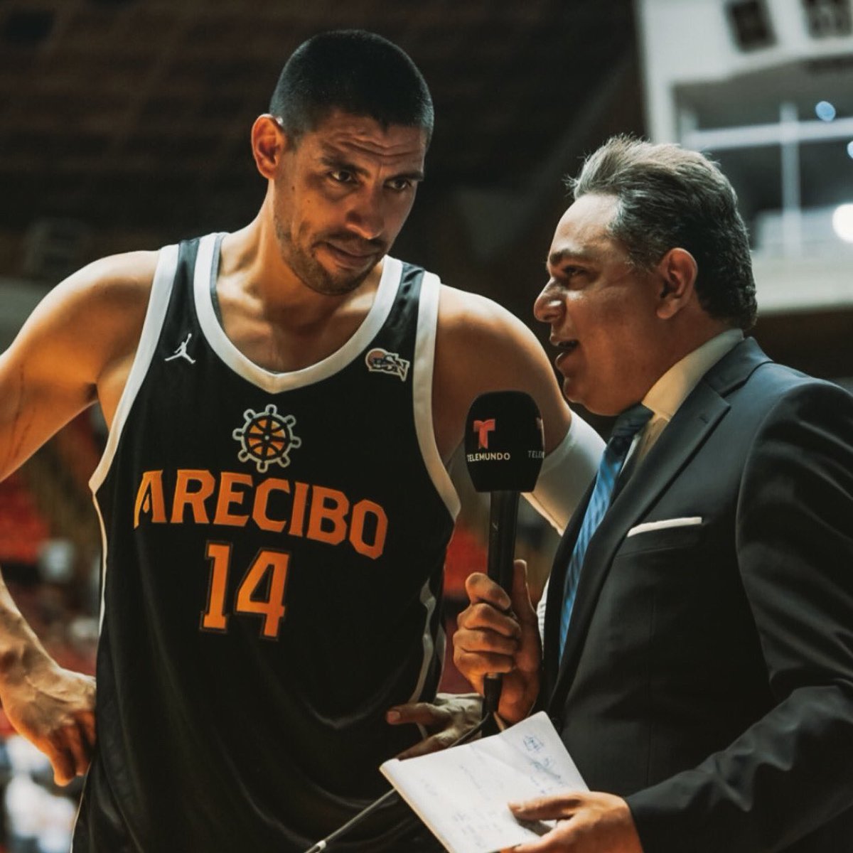 mexbasquet's tweet photo. #MexBasquet 🇲🇽🏀 ¡ @AyonGustavo la sigue rompiendo en el @bsnpr! ¡MVP con 17 rebotes! 

El #Titán fue reconocido como el mejor jugador de la 3a victoria de @AreciboBSN ante @CangrejerosB 96-86 que pone la serie de 4tos de Final 3-1

📊 Ayón: 6p/ 17r/7a/2b y 1 rob #nadanosdetiene https://t.co/mbl8zeOMt2