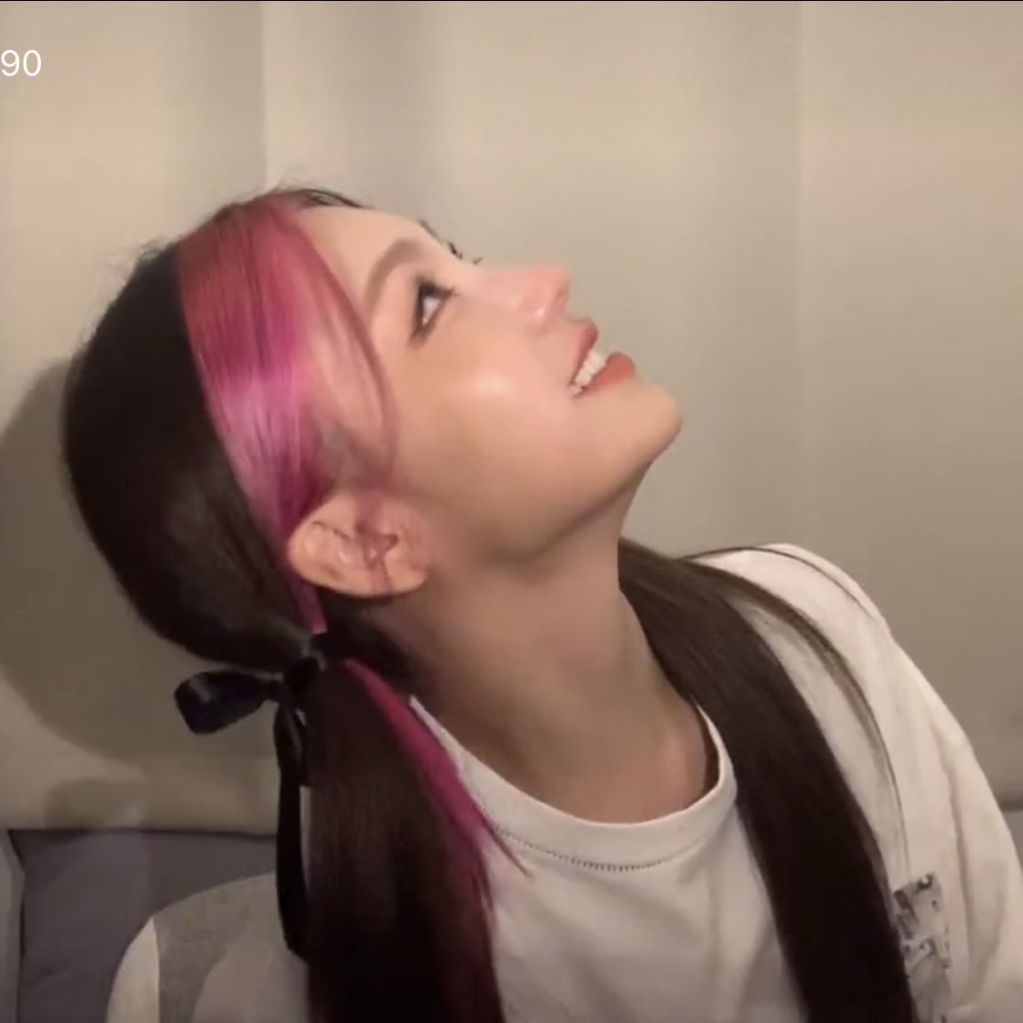 เยจีร้องไห้อะ เค้าร้องไห้เพราะว่ารู้สึกขอยคุณมิดจีทุกคนที่สนับสนุนคัมแบคนี้อย่างดี เค้าจะตั้งใจทำงานให้ดีขึ้นกว่านี้อีก เค้าร้องไห้เพราะขอบคุณจริงๆนะ เค้าเป็นคนมีความสุขมากอันนี้ก้ร้องเพราะความสุขอะ

เยจี : มันไม่ง่ายเลยนะคะที่จะเจอคนที่ดีกับเรา ฉันเลยรู้สึกขอบคุณและมีความสุขมาก