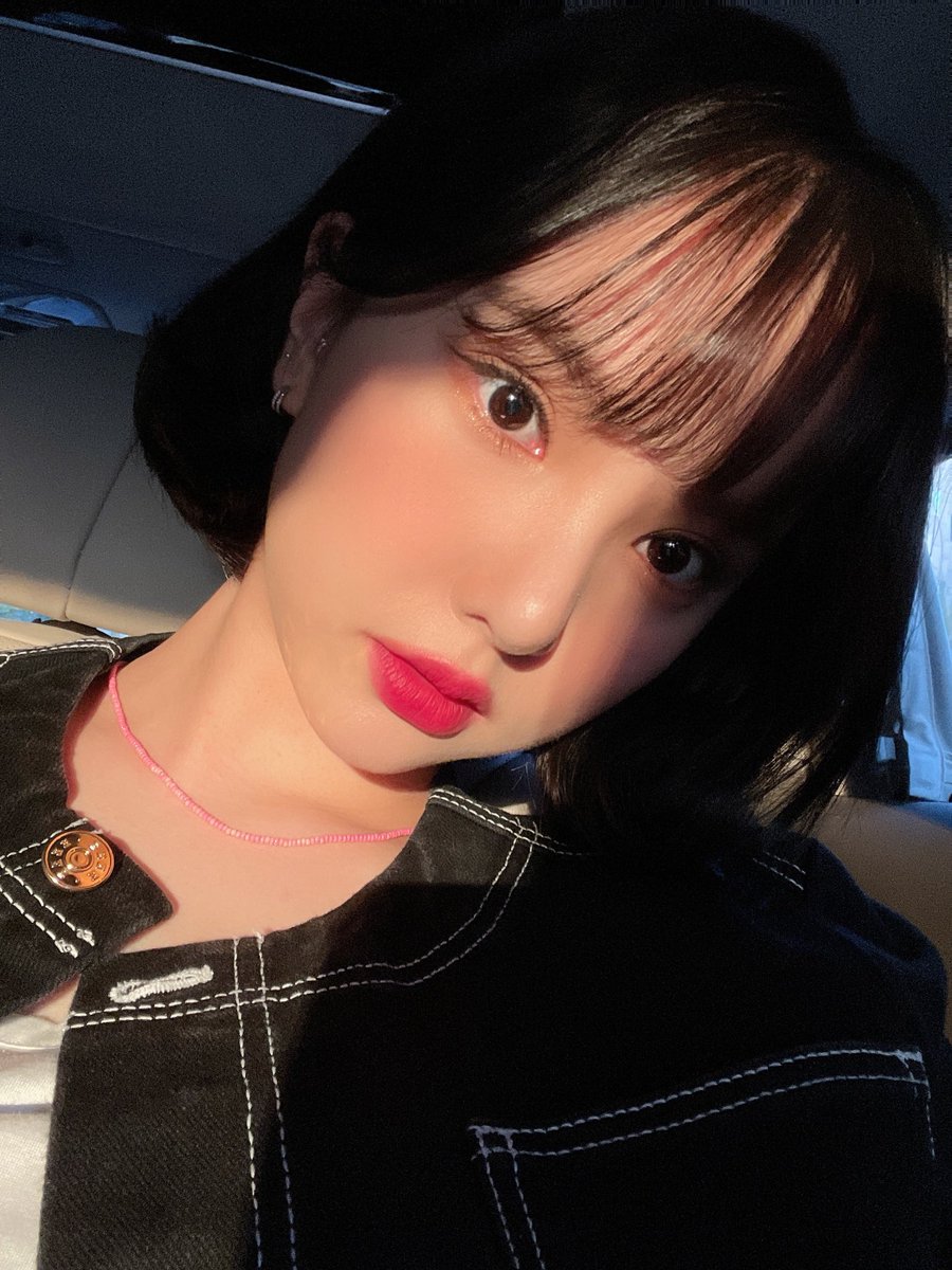 JEBdaily's tweet photo. [ᝰ໋᳝݊ POST] 211017 - Eunha VIVIZ Fancafe

🐰 : Good night💜
Releasing all going to work for 1st time pics..! Well now that we're⭐️public trainees⭐️there'll be lots of chances to take pics! Hehe Always missing you
Anyway lets all sleep well &amp; have a nice week starting tomorrow! https://t.co/HAW4Cfl0hs