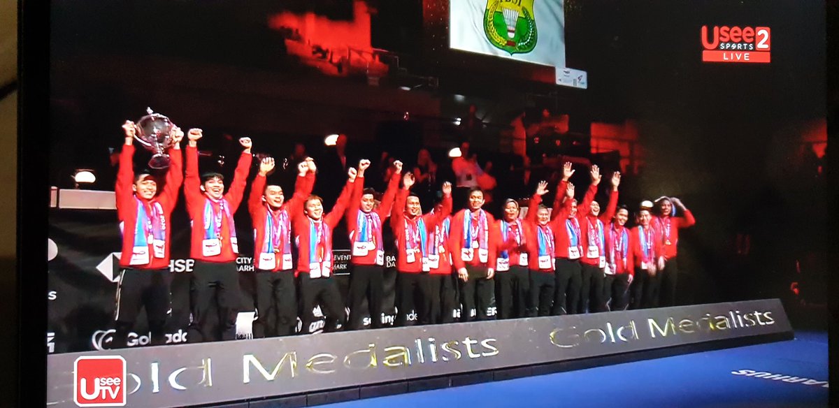 YAS! KO HEN! You deserve to lift dat baby trophy! 🥲🏆🇲🇨 

LANGSUNG MENANGES SEEMBER AKU LIAT KO HEN ANGKAT PIALA 😭 

Thank you captain &amp; bujang" tokcer ❤
Sekali lagi ya, biar bendera 🇲🇨 bisa berkibar di atas sana gak cuma di masker aja 😉